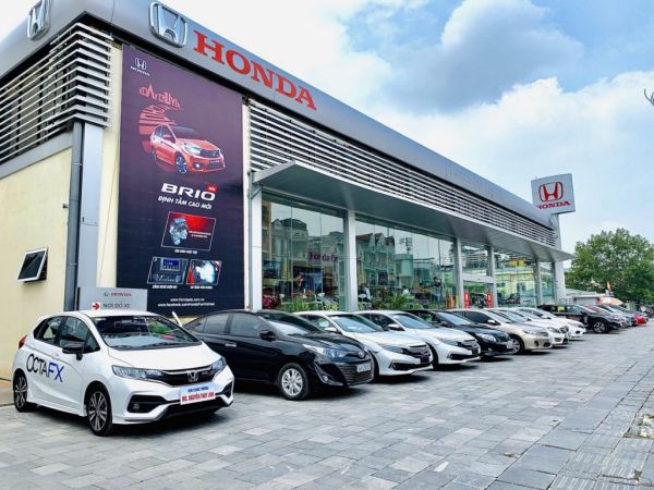 xay-dung-doi-ban-hang-showroom-o-to